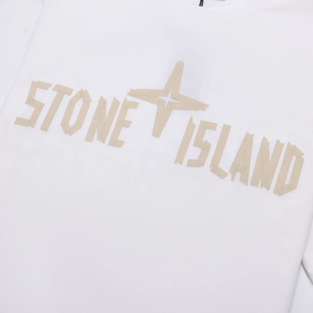 W688#P110💰 2025🆕 Stone lsland/Stone Island Tape Compass limited edition logo printed short-sleeved T-shirt ⚠️[Original creation, high control of details] - Made of 260 grams of combed cotton double yarn, soft and comfortable to the touch, sweat-absorbent and breathable. - Simple basic and versatile style, original quality, the first choice for couples. - Made in a large factory, four needles and five threads on the shoulder, neat routing, high quality workmanship. -Same style for men and women, very versatile, one piece for everyone, details are clearly visible. Color: Black White Size: M L